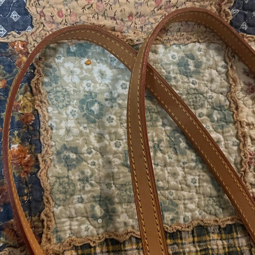 Louis Vuitton - Picture 2 of 12